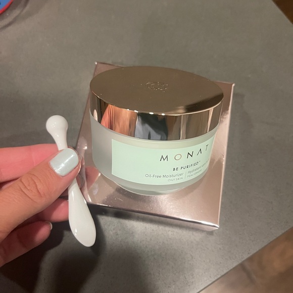 NEW MONAT BE PURIFIED OIL FREE MOISTURIZER WITH HYALURONIC ACID + NIACINAMIDE - Picture 7 of 8